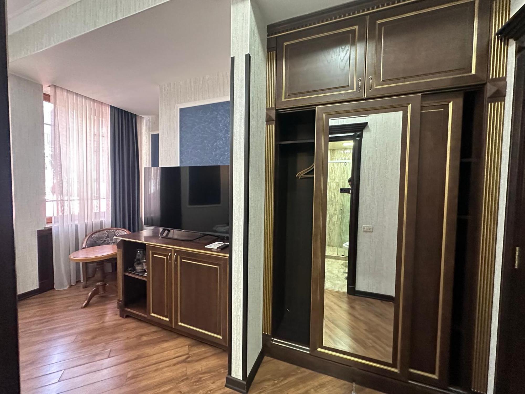 Royal Renaysance Hotel Yerevan Luaran gambar